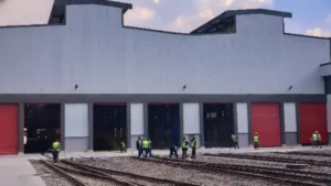 كارثة قطار القليوبية تسفر عن تحطم منازل وانفلات حاويات يهدد سكان المنطقة